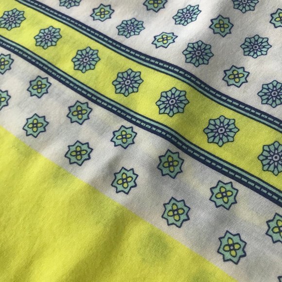 Old Navy Roll Up Sleeve Patterned Top - Picture 3 of 7